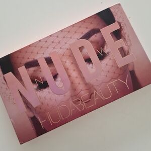 SOLD - Slightly used Huda Beauty Nude Eyeshadow Palette